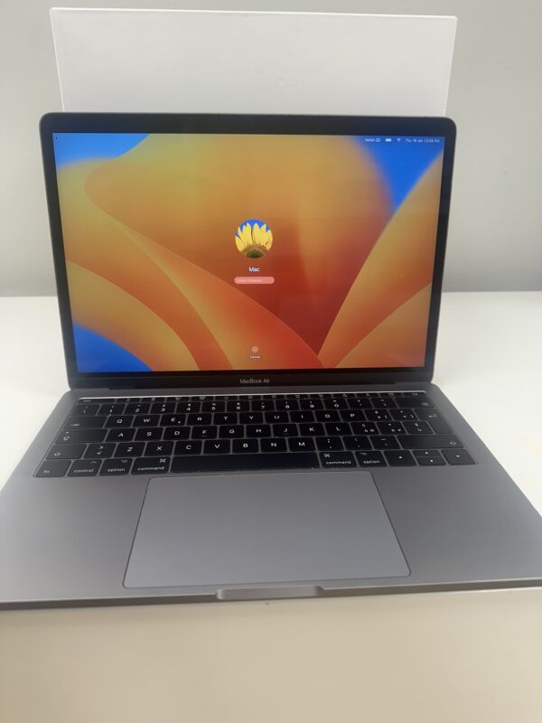 MacBook Pro 13" 2018, 2.3Ghz, 8GB, 128GB